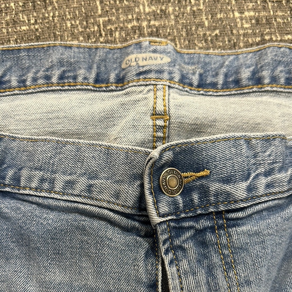 Old Navy Light Blue men’s distressed Jeans, with tears and worn patches 40x30